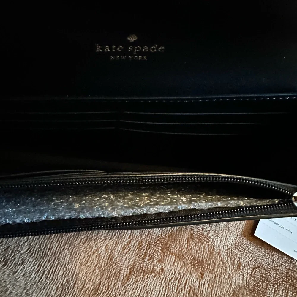 KATE SPADE - LARGE PEBBLED LEATHER WALLET - NWT